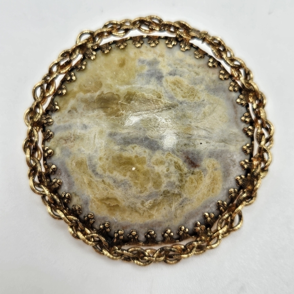 VINTAGE Large Agate Stone Gold Tone Braided Frame Round Brooch Pin